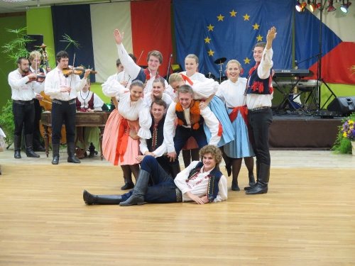 Folklorní soubor ve Francii