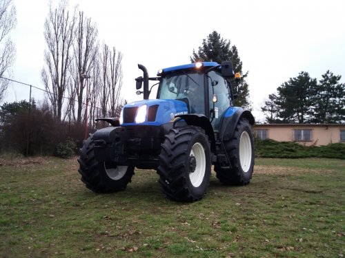 Jak jezdí traktor New Holland?