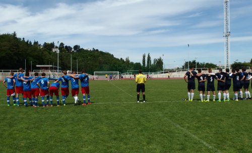 Na stadionu Dukly Praha zněl "Vysoký jalovec"