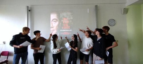 Zhlédli jsme film o odvaze čelit zlu a neustupovat
